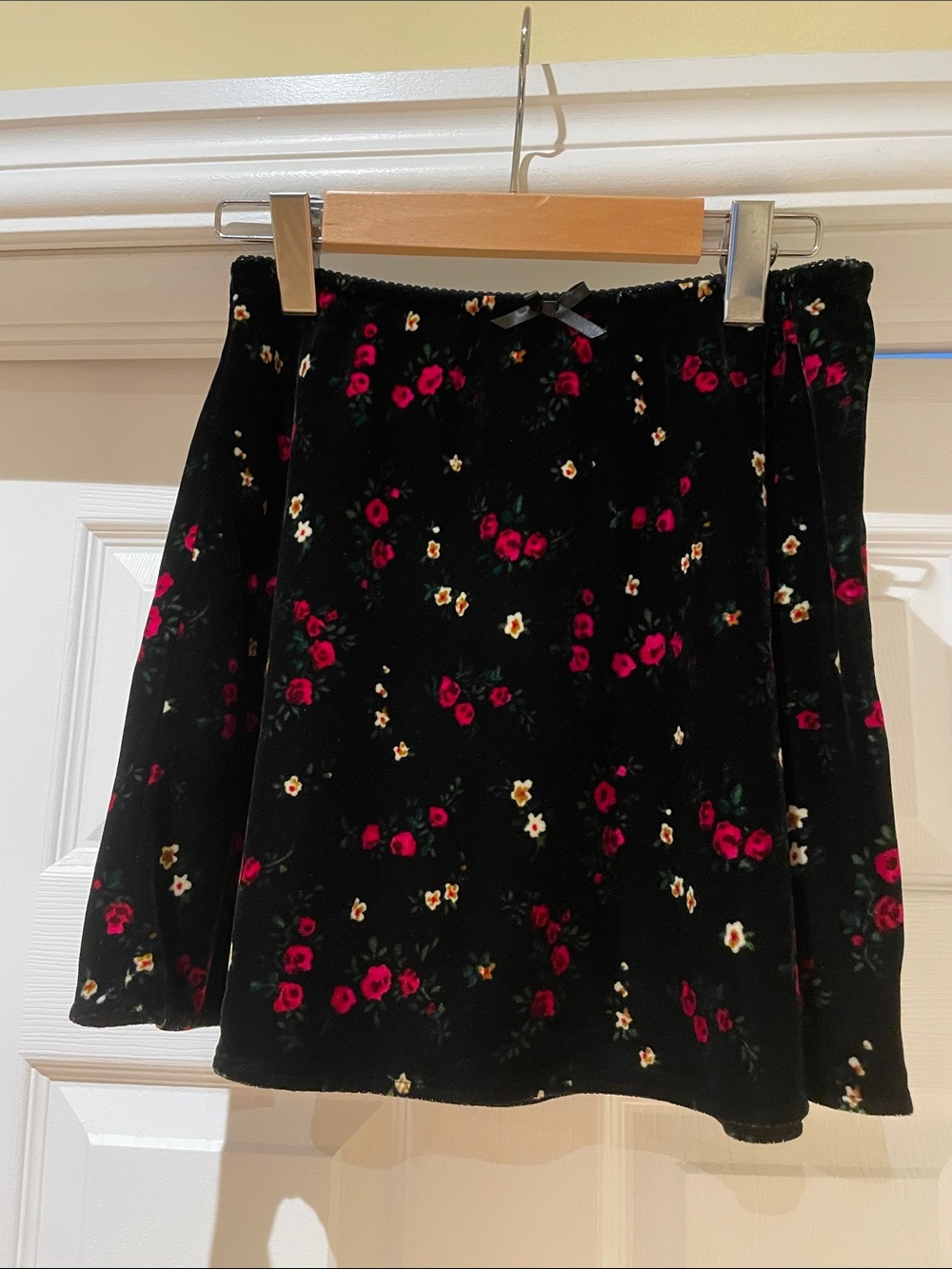 GAP Black Velvet Skater Skirt with Red Floral Print XS Coquette Balletcore